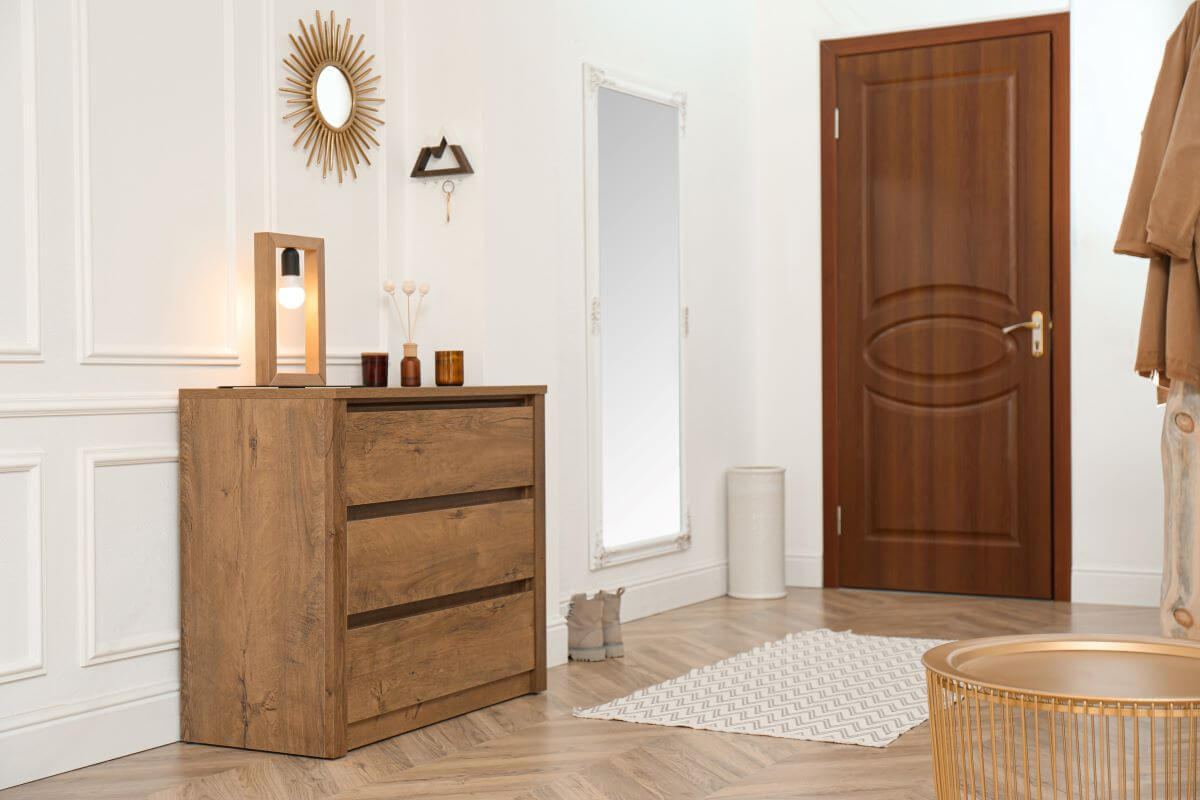 Amenajare hol mic – sfaturi practice pentru a mobila și decora un spațiu de mici dimensiuni