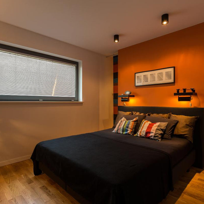 Poza de cover. Sfaturi pentru amenajarea unui dormitor ingust_Dormitor, mobilier, corpuri de iluminat, plante, decoratiuni