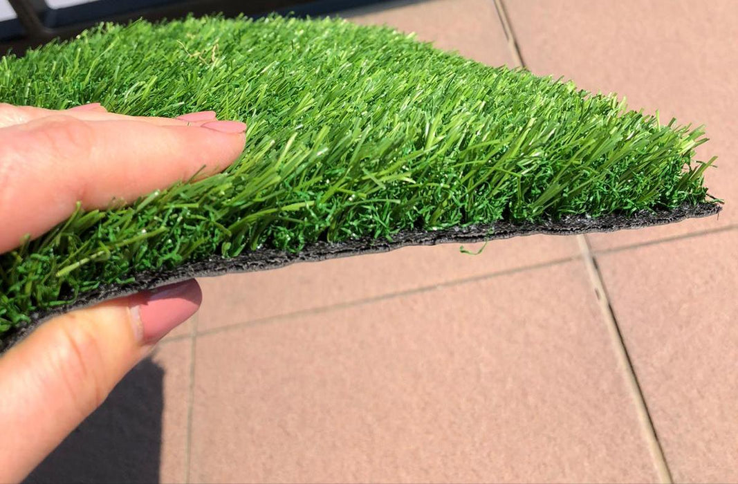 Gazon artificial / mocheta iarba decorativa artificiala verde Sri Lanka, inaltime fir 20 mm, antiderapant, pentru interior/exterior, marimi variate