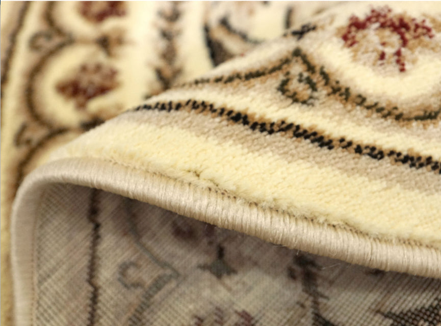 covor-clasic-crem-bej-detaliu-margine-textura