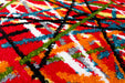 Detaliu covor abstract rosu textura moale si culori vibrante, covor modern pentru living si dormitor