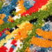 Detalii covor albastru abstract finisaj modern, material rezistent si design elegant pentru decor interior