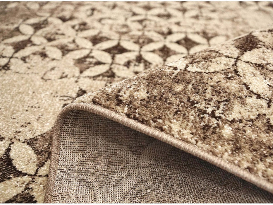 Detaliu textura covor bej maro model vintage cu finisaj atent si baza rezistenta