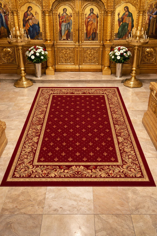 Covor bisericesc grena cu crini, amplasat în interiorul unei biserici