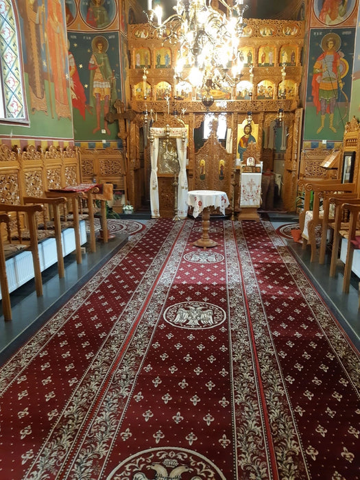 Covor bisericesc grena cu vultur bicefal pe culoar de biserica