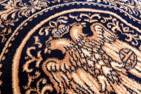 Textura si grosime covor bisericesc oval albastru, material rezistent pentru trafic intens