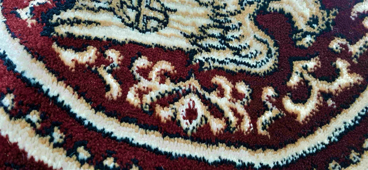 Covor bisericesc rotund cu motive tradiționale, culoare grena