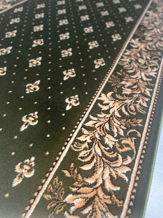 Detaliu ornament covor bisericesc verde cu motive traditionale