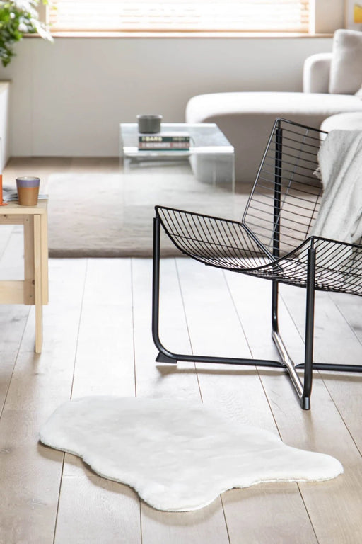 Covor blanita crem pufos pentru living, design decorativ modern, ideal pentru un ambient cald si elegant