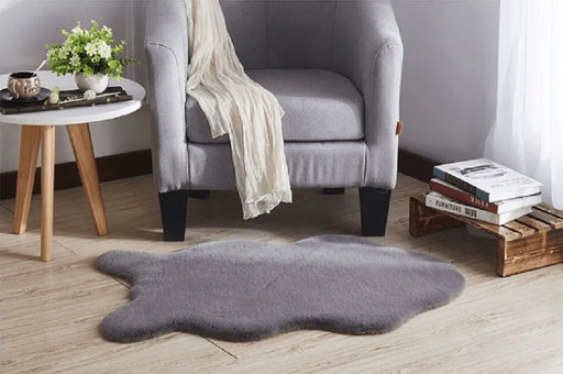 Covor blanita gri pufos pentru living, design decorativ modern, ideal pentru un ambient elegant si confortabil