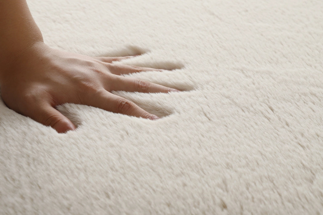 covor blanita iepure crem textura moale la atingere covor pufos pentru living si dormitor