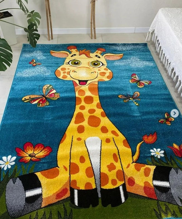 Covor pentru camera copii cu girafa colorata si design vesel pentru joaca