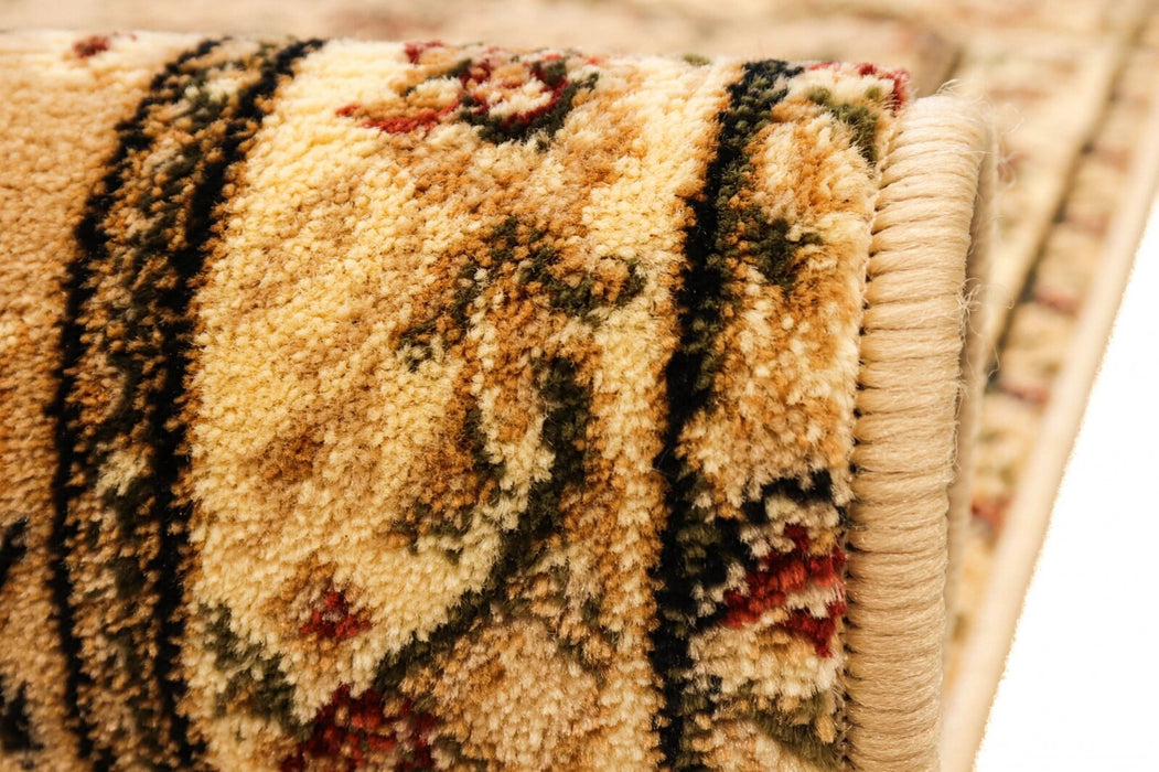 Grosime covor clasic crem bej, material confortabil si rezistent