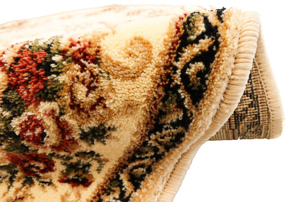 Grosime covor clasic floral bej crem, material confortabil si rezistent