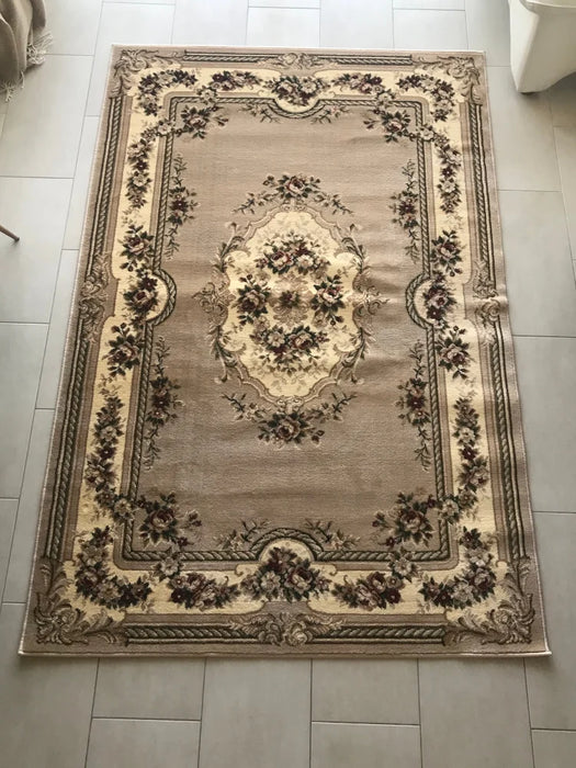 covor clasic bej cu model floral