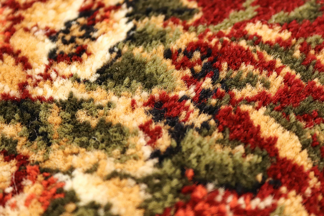 Detaliu covor clasic floral grena cu motive florale bine definite