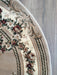 Margine covor clasic floral oval bej, finisaj atent si design traditional
