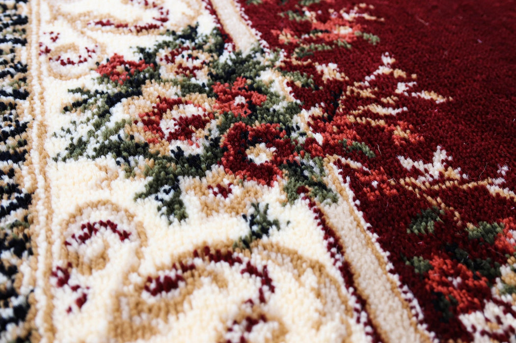 Detaliu covor clasic floral oval grena cu motive florale traditionale