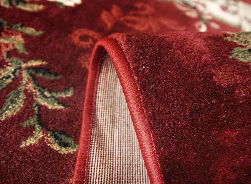 Grosime covor clasic floral rotund grena, material confortabil si rezistent