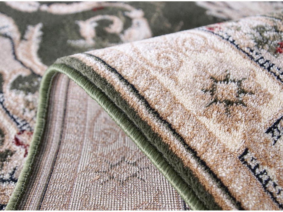 Detaliu covor clasic floral verde cu motive florale bine definite