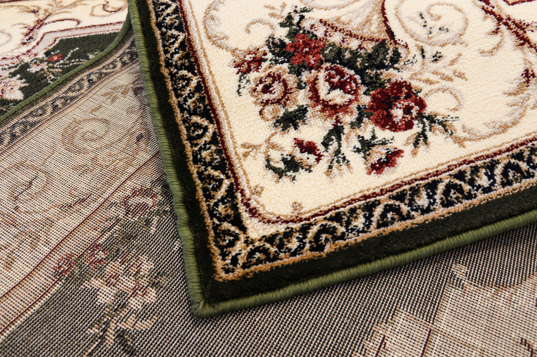 Detaliu covor clasic floral verde cu motive florale