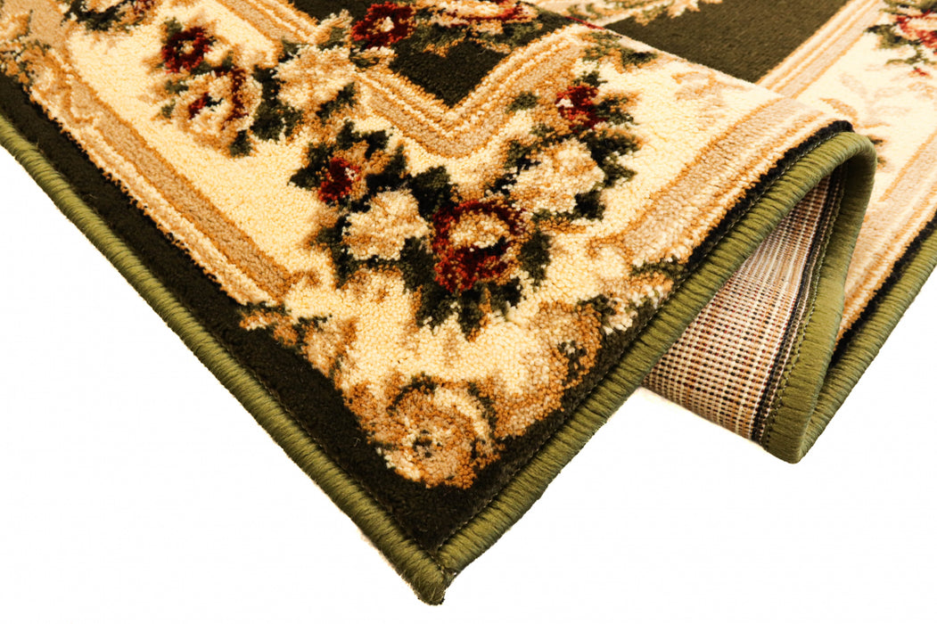 Covor clasic floral verde, grosime confortabila si material rezistent