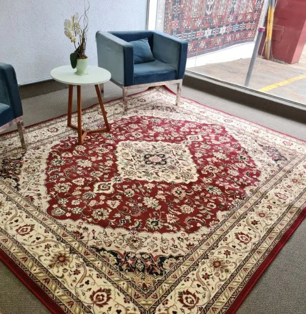 Covor clasic grena asezat in camera, decor clasic si armonios