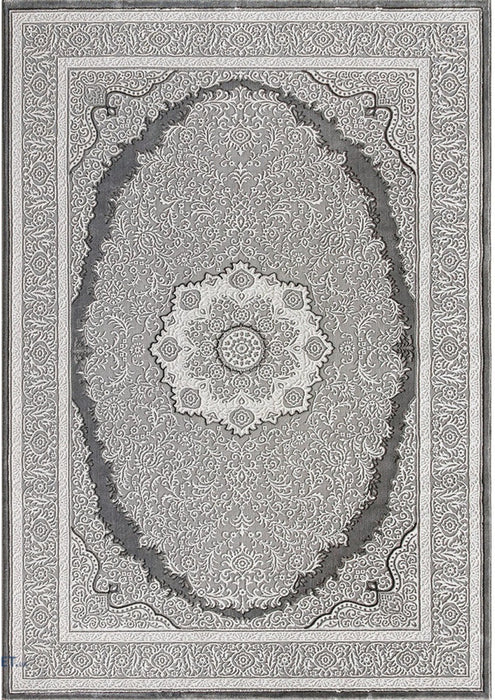 Covor clasic gri cu model ornamental si medalion central, design elegant pentru living sau dormitor