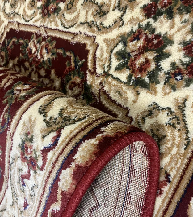 Covor clasic oval floral grena rulat, evidentiind grosimea si structura materialului