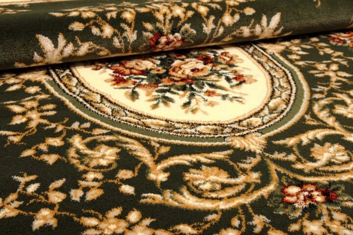 Detaliu central covor clasic oval floral verde cu motive florale elegante