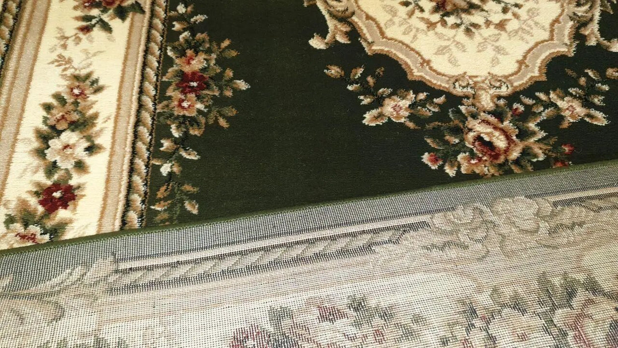 Detaliu margine si finisaj covor clasic verde