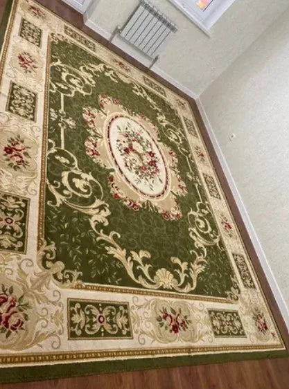 covor clasic verde Lotos 542 vazut din unghi lateral