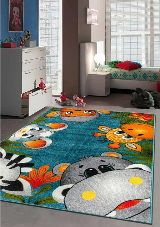 covor copii colorat cu animale intr-o camera copii moderna ideal pentru joaca si decor vesel
