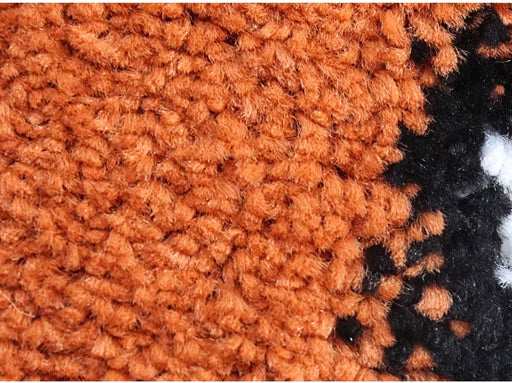 Detaliu covor copii model foca portocaliu, covor pufos pentru camera copilului