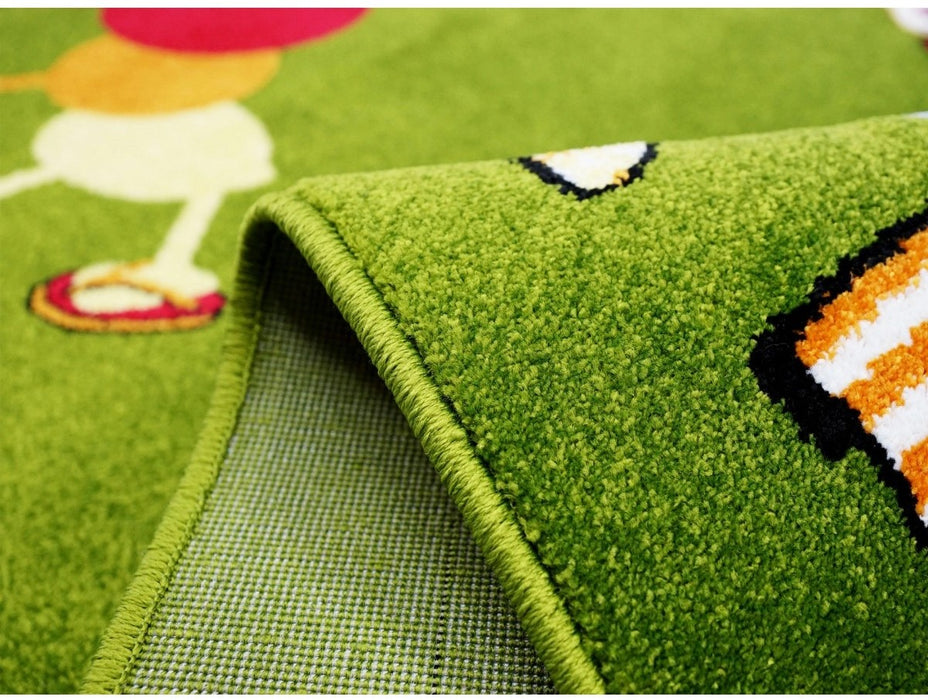 Covor copii verde rulat, detalii material confortabil si rezistent pentru utilizare zilnica