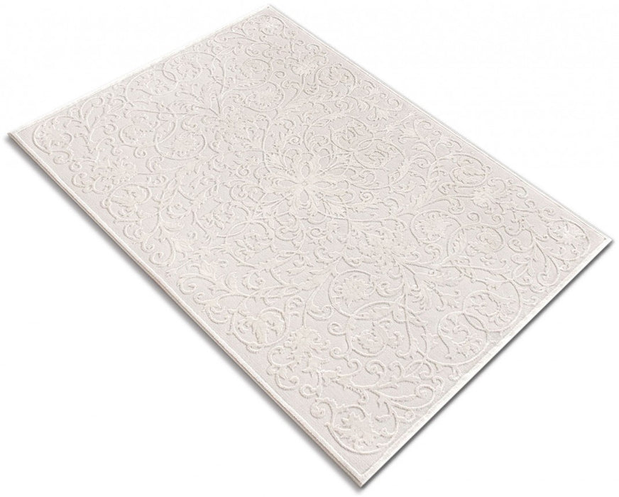 Covor crem modern fotografiat din unghi, evidentiind grosimea si aspectul moale al materialului