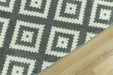 Covor geometric gri cu finisaje premium, ideal pentru living, dormitor si sufragerie.