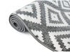 Covor geometric premium pentru living, rezistent si usor de integrat in decorurile moderne.