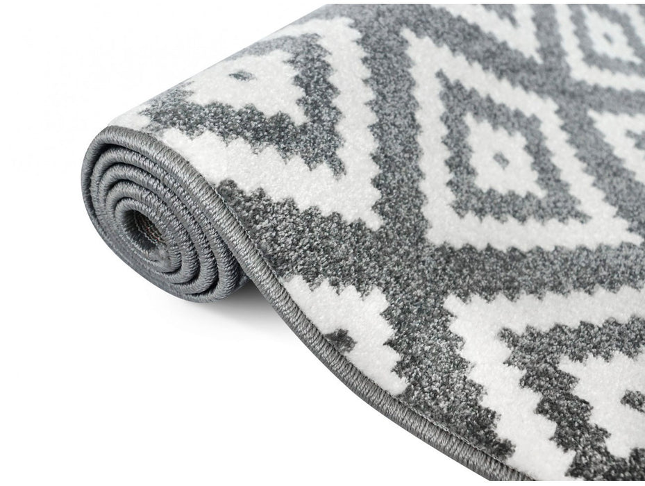 Covor geometric premium pentru living, rezistent si usor de integrat in decorurile moderne.