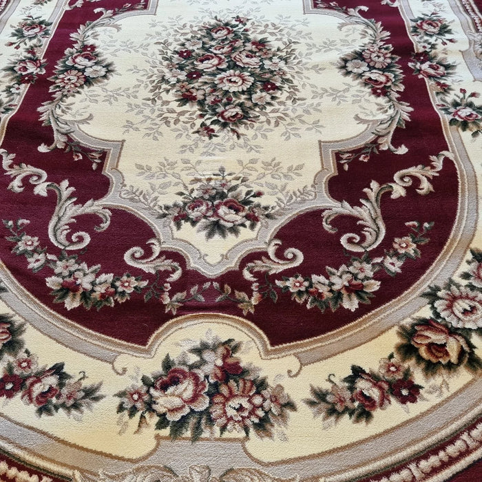 Detaliu model floral central pe covor clasic grena