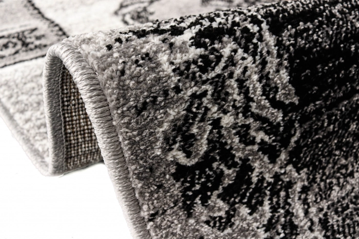 Covor gri modern flexibil si rezistent potrivit pentru trafic moderat