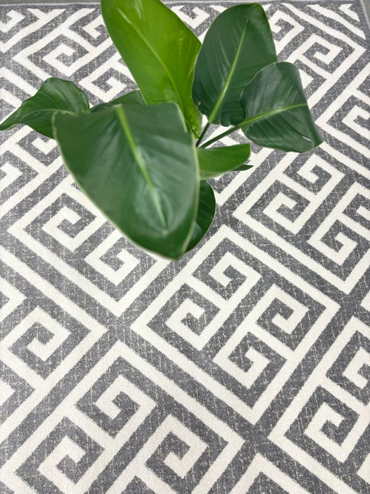 Covor gri modern cu model meandru geometric pentru living