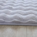 Covor gri pufos cu efect 3D, gros si confortabil, ideal pentru living sau dormitor