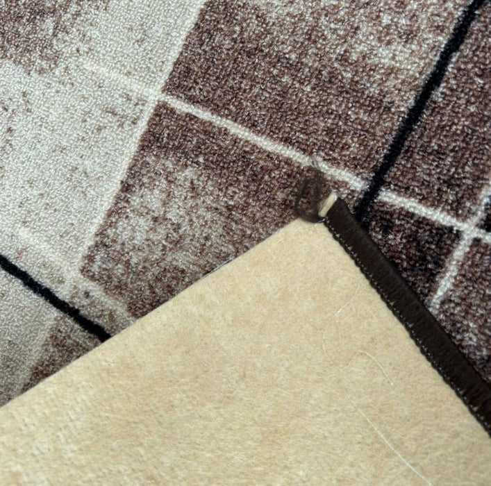 Covor pentru hol lung bej maro, model geometric, rezistent si usor de intretinut