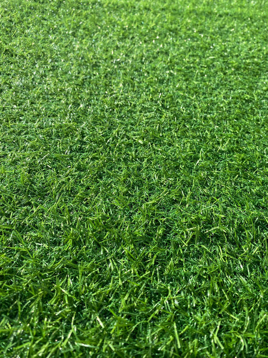 Covor iarba artificiala 15 mm verde pentru balcon si terasa gazon artificial