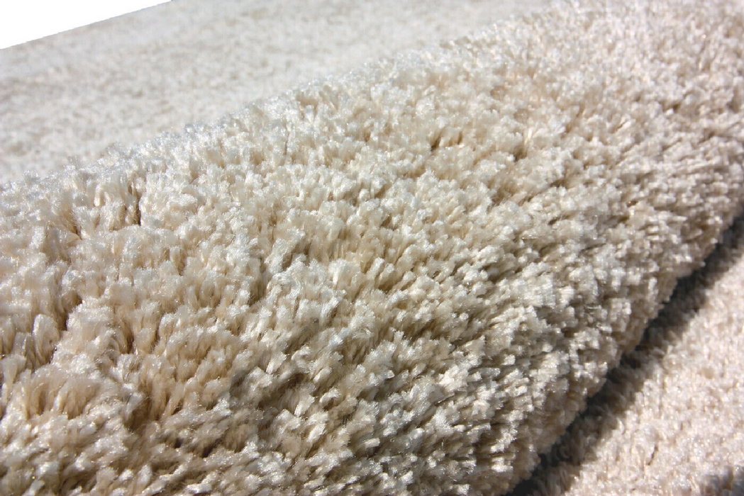 Covor living crem pufos tip shaggy, covor modern moale si elegant pentru casa