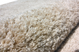 Covor living crem pufos tip shaggy, covor modern moale si elegant pentru casa