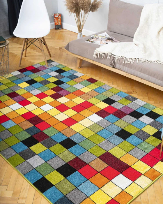 Covor living geometric multicolor cu design modern si culori vibrante pentru orice incapere.