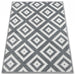 Covor living cu model geometric si design modern, perfect pentru un decor elegant si minimalist.
