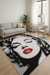 Covor living modern cu portret femeie și design pop art elegant pentru decor contemporan